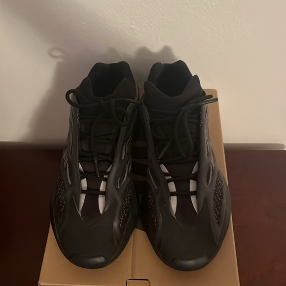 Yeezy 700 v3 “Alvah” - Picture 3 of 4